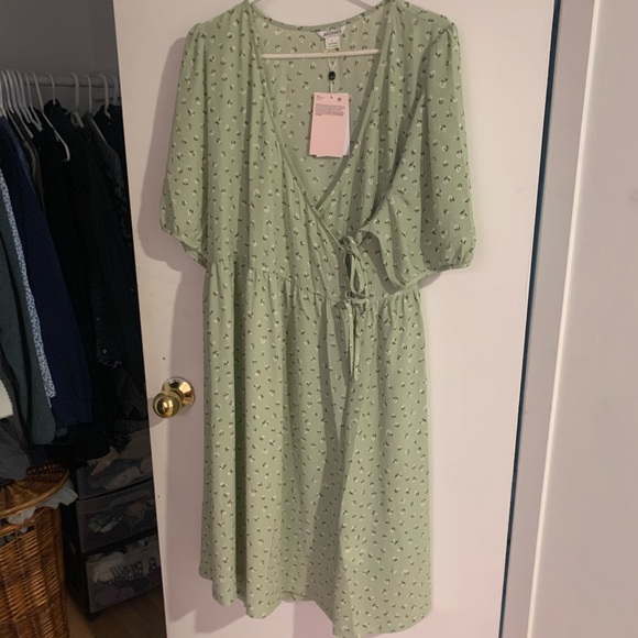 ASOS Monki Yoana Midi Wrap Dress in green floral - Picture 1 of 3